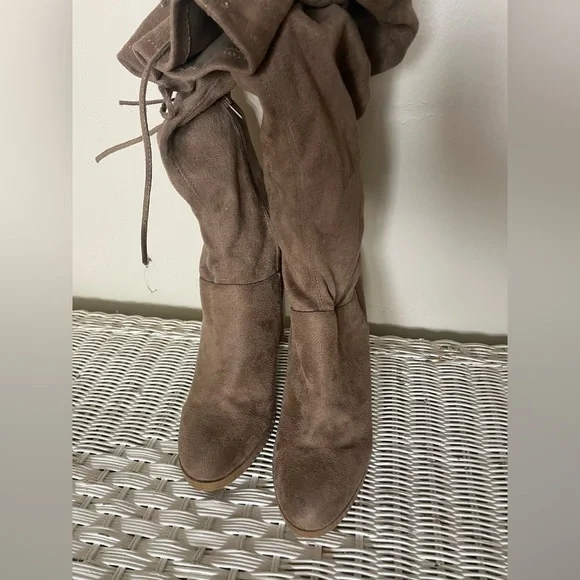 Wild Diva Amaya Women's Faux Suede Lace-Up Chunky Heel Boot - Picture 3 of 6